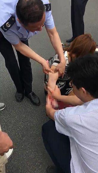 女生呻吟的视频,女生呻吟视频背后的情感波动